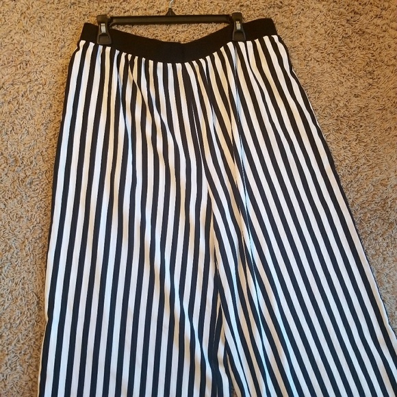 Wide leg pants - Picture 2 of 3